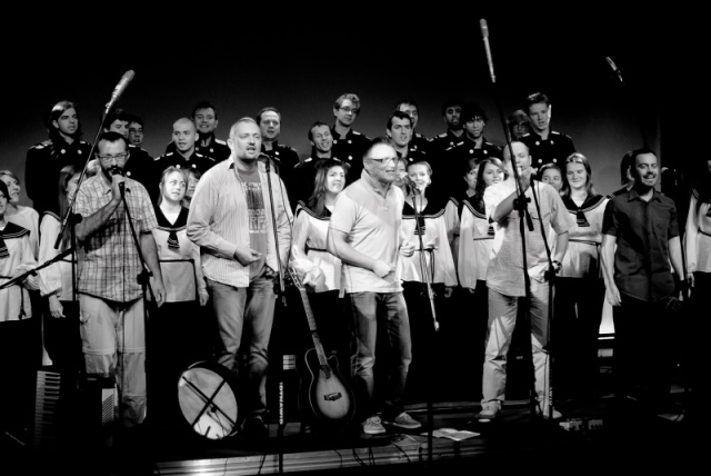 fot. Andrzej Kutys (04) [2011-05-15] Chór Akademii Morskiej i zespół Qftry